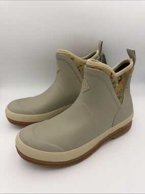 NEW Muck Boot Women’s Originals Ankle Boot - Gravel Gray Floral - Size 9  sage